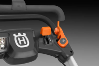 Husqvarna ST 253i Odśnieżarka akumulatorowa 970789101 Dźwignia i blokada dźwigni zapewniają bezproblemowe uruchamianie
