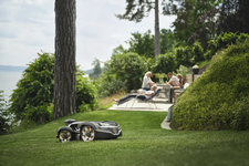 Husqvarna Automower 435X AWD Nera Kosiarka automatyczna robot koszący 970745211 970 74 52‑11 z możliwością poruszania się po nierównym terenie