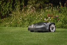 Husqvarna Automower 405XE Nera Kosiarka automatyczna 970654311 970 65 43‑11 Zmieniaj ustawienia robota, aby w pełni kontrolować stan trawnika