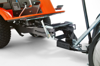 Husqvarna P 525DX Rider spalinowy 967985401 967 98 54‑01 Szybkozłącze umożliwia wymianę urządzeń tnących, bez użycia narzędzi