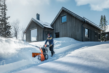 Husqvarna ST 376 Odśnieżarka spalinowa dwustopniowa 970787401 do skutecznego odśnieżania dużych i skomplikowanych obszarów
