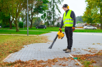 Cedrus DM03 Dmuchawa odkurzacz spalinowa, wciągane liście, za pomocą specjalnego noża na wentylatorze, są rozdrabniane