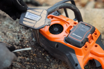 Husqvarna 550i XPG Pilarka akumulatorowa łańcuchowa 970746015 Odłączany filtr zapobiega przedostawaniu się zanieczyszczeń
