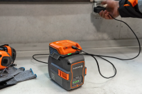 Husqvarna 40-USB150X Ładowarka adapter może również ładować akumulator Husqvarna BLi-X 36 V