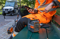 Husqvarna 40-USB150X Ładowarka adapter 970722501 może być używany do ładowania laptopa, smartfona lub ochronników słuchu