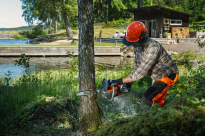 Husqvarna 242i Pilarka akumulatorowa łańcuchowa 970838406 do okazjonalnego ścinania drzew i pielęgnacji ogrodu
