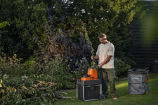 Husqvarna GS 340iS Rozdrabniacz do gałęzi akumulatorowy 970789201 970 78 92‑01 zapewniający bezpieczną obsługę