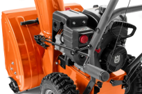 Husqvarna ST230 Odśnieżarka dwustopniowa 970528801 970 52 88‑01 Elektryczny rozrusznik: podłącz do gniazdka elektrycznego i uruchom silnik, naciskając przycisk