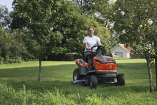 Husqvarna TC 100i Traktorek ogrodowy akumulatorowy 970745001 970 74 50‑01 Tryb koszenia dynamicznego
