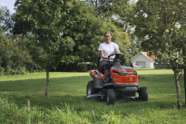 Husqvarna TC 100i Traktorek ogrodowy akumulatorowy 970745001 970 74 50‑01 Tryb koszenia dynamicznego
