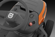 Husqvarna TS 100i Traktorek ogrodowy akumulatorowy 970745101 970 74 51‑01 Łatwo dostępne elementy sterujące