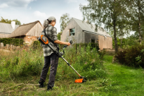 Husqvarna 220iR Podkaszarka akumulatorowa 970754402 Regulowany trzonek teleskopowy