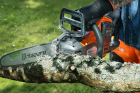 Husqvarna 215i Pilarka akumulatorowa łańcuchowa 970792002 do przycinania i pielęgnacji ogrodu