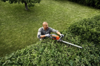 Husqvarna 215iHD45 Nożyce do żywopłotu akumulatorowe 970536501 970 53 65‑01 Do cięcia górnej części żywopłotu i do jego boków