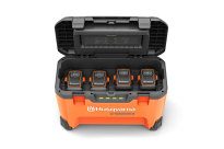 Husqvarna 40-C1000X4 Ładowarka 970704801 970 70 48‑01 umożliwia jednoczesne ładowanie czterech akumulatorów