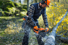Husqvarna 445S Pilarka spalinowa łańcuchowa 970702015 970 70 20‑15 Rzadsze czyszczenie filtra dzięki Air Injection