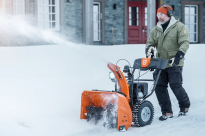 Husqvarna ST 269 Odśnieżarka spalinowa dwustopniowa 970787301 Wszystkie dźwignie i ustawienia są łatwo dostępne z pozycji operatora