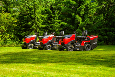 Modele traktorków Cedrus Premium C-TRAC wyposażone w napęd hydrostatyczny, umożliwiający płynną jazdę