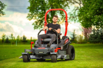 Cedrus C-TRAC-Z132 Traktorek ogrodowy spalinowy zero-skręt posiada dwa napędy pasowe układu tnącego