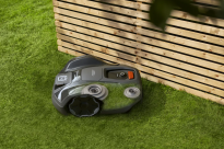 Husqvarna Automower 305E Nera Kosiarka automatyczna robot koszący 970653011 970 65 30‑11 Minimalizuje potrzebę przycinania krawędzi trawnika