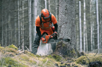 Husqvarna 572 XPG Pilarka spalinowa łańcuchowa 966733418 966 73 34‑18 ułatwia ścinanie, okrzesywanie i przerzynkę