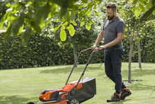 Husqvarna LC 251iS Kosiarka akumulatorowa 970722601 970 72 26‑01 Niski poziom hałasu zapewnia komfortową pracę