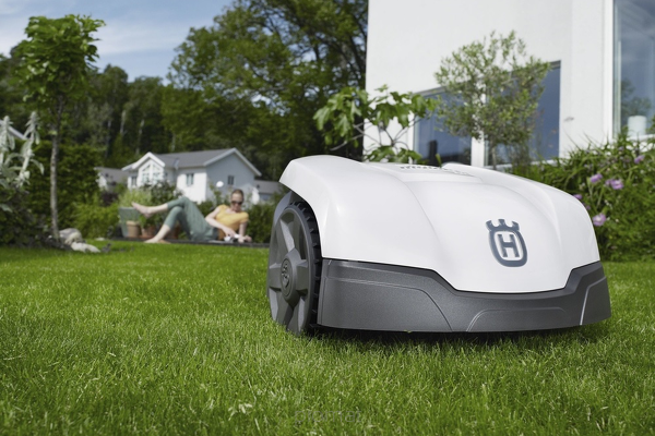 Jaki robot koszący do małych ogrodów?