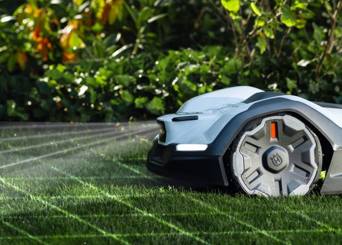 Robot koszący Husqvarna Automower z funkcją AI — czy sztuczna inteligencja potrafi kosić trawę?