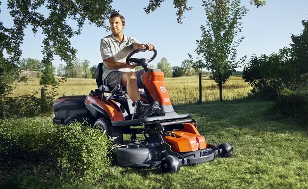 Moc przenoszona na noże jest automatycznie dostosowywana do warunków koszenia Moc przenoszona na noże jest automatycznie dostosowywana do warunków koszenia